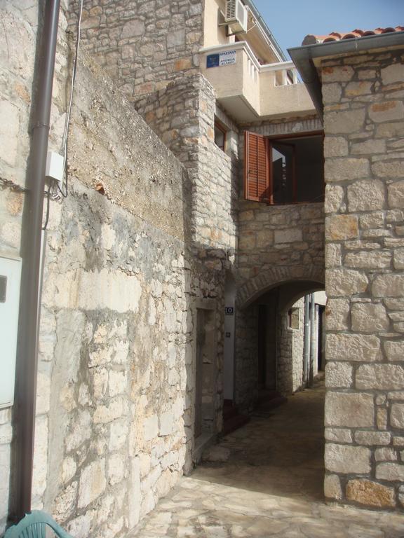 Appartamento Apartman Klarin - Old Stone House Jezera Esterno foto
