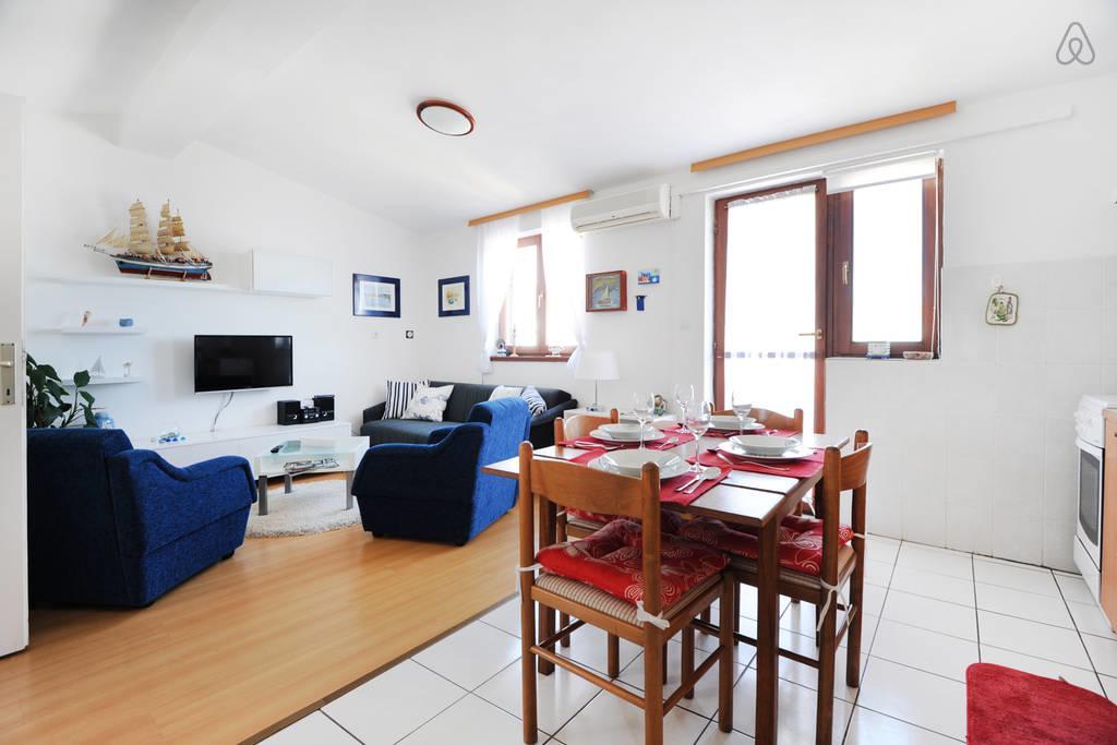 Appartamento Apartman Klarin - Old Stone House Jezera Esterno foto